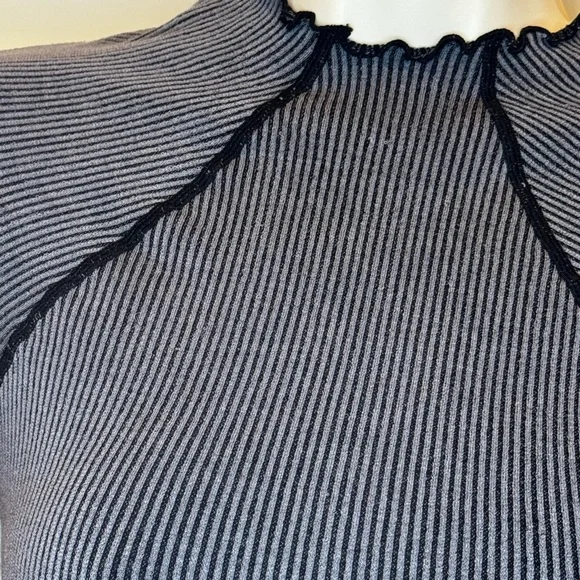 NUX Ribbed Black and Gray Turtleneck Sweater - Picture 2 of 7